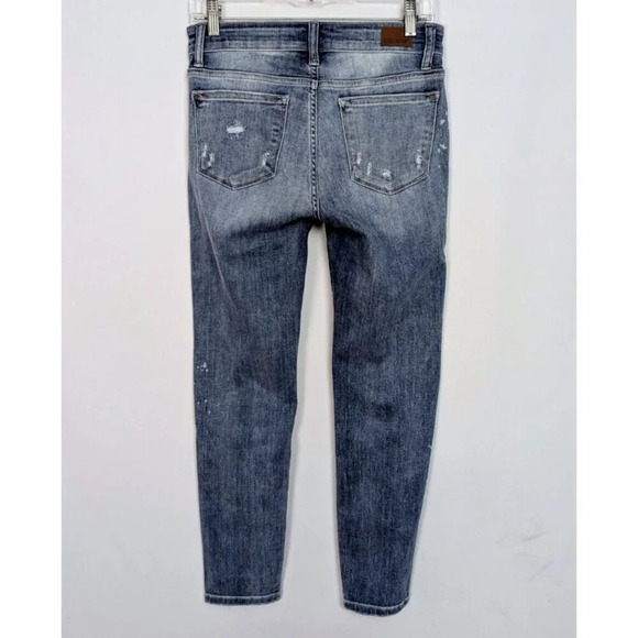 Judy Blue Medium Wash Shredding Up My Life Relaxed Fit Distressed Jeans sz. 7/28 - Picture 3 of 13